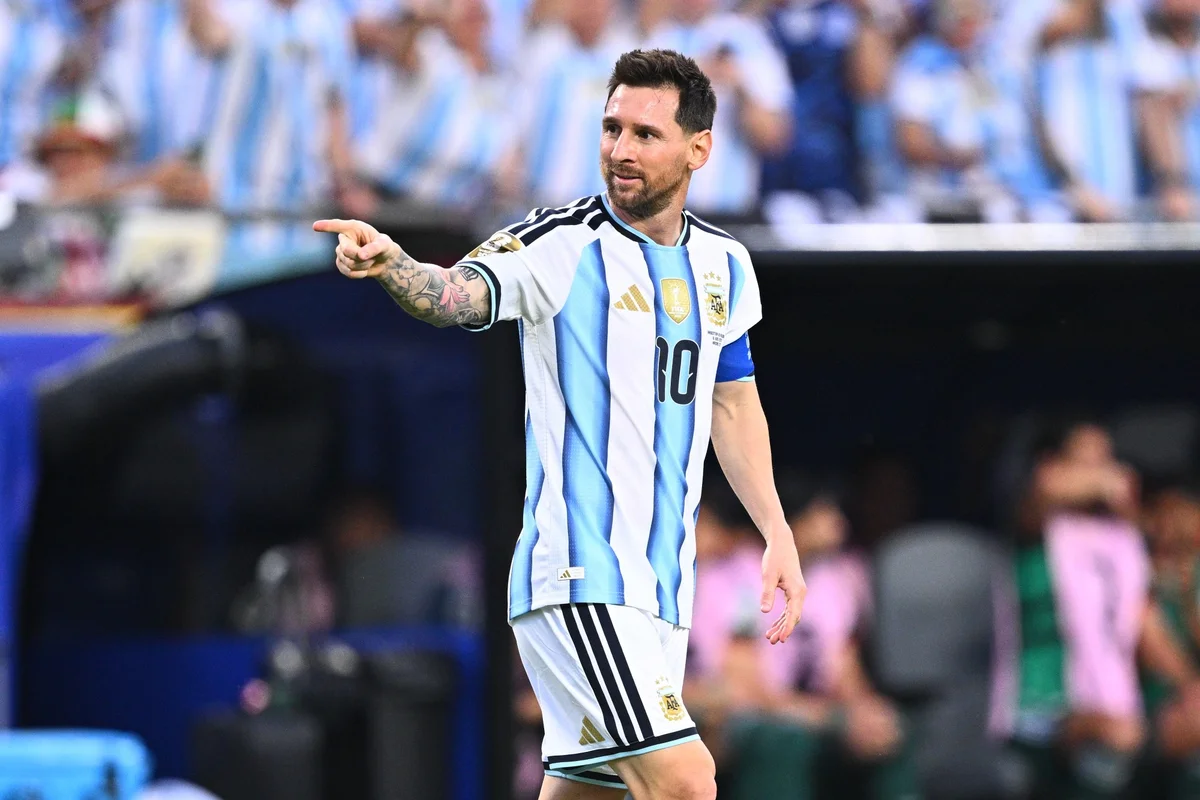 Ronaldo Fenômeno 'coroa' Lionel Messi como o maior da história do futebol após artilharia recorde com 16 gols em Copas do Mundo