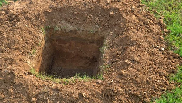 Homem é enterrado vivo e sobrevive após 4 horas debaixo da terra