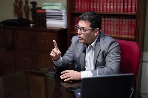 Juiz que pretendia recolher urnas quis barrar Mendes e Toffoli no STF