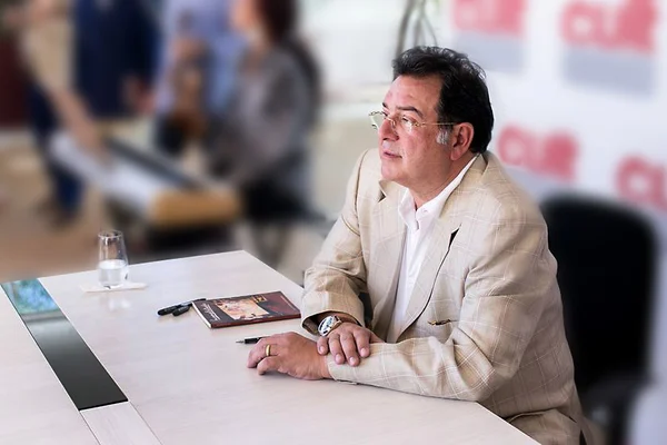 Luis Carlos Alcoforado lança livros Incompletude e Relógio do Tempo