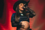 Lauana Prado é clicada durante apresentação