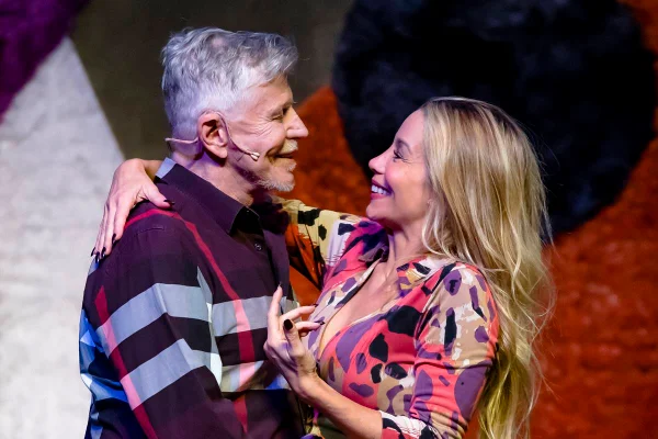 Miguel Falabella e Danielle Winits chegam a Brasília com A Mentira