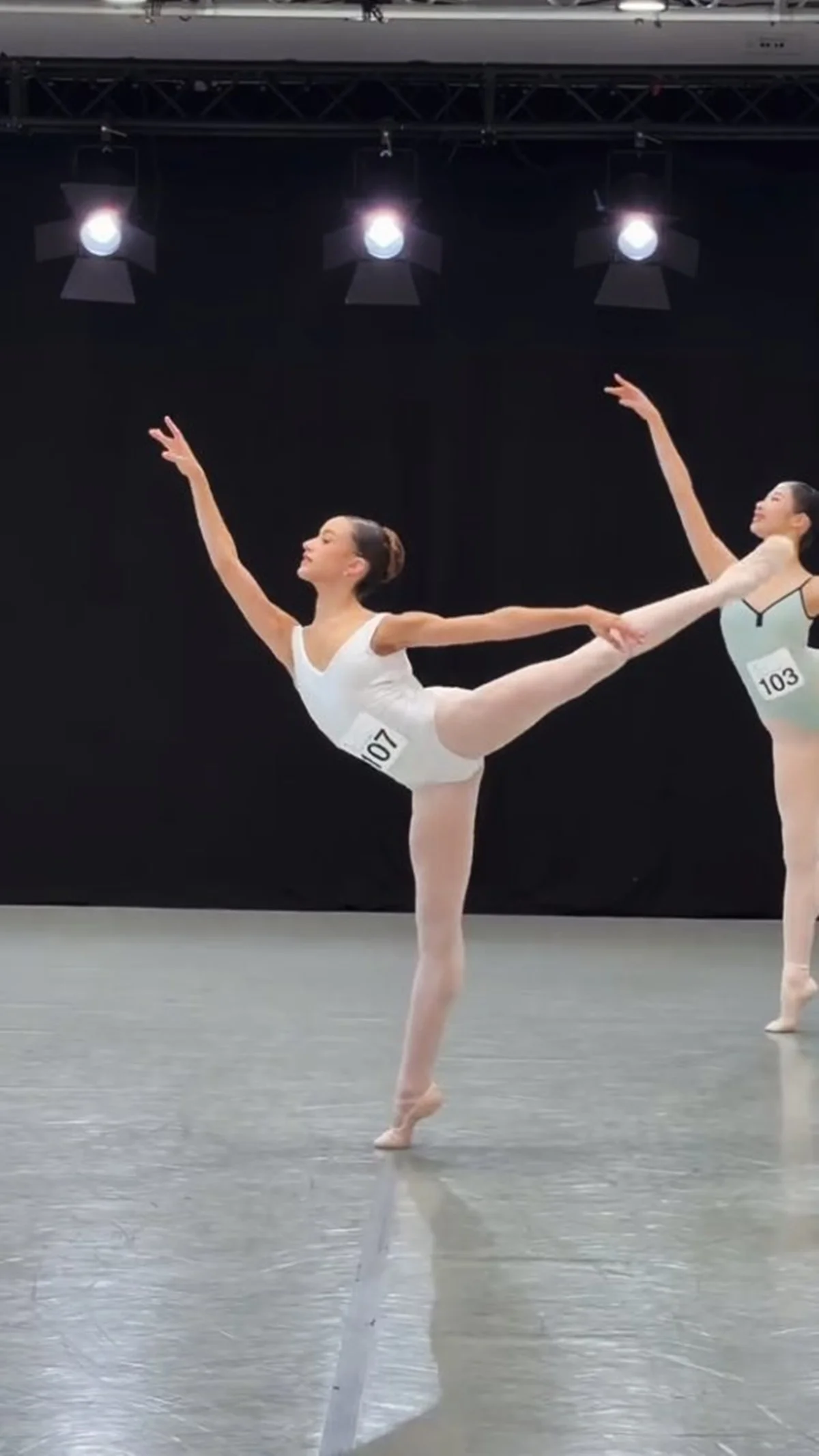 Bailarina brasileira ganha prêmio na “Copa do Mundo de balé”, na Suíça - imagem 7 Bailarina brasileira ganha prêmio na “Copa do Mundo de balé”, na Suíça - imagem 7