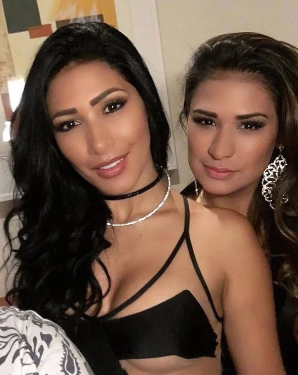 Arrasou! Em show, Simaria deixa parte do seio à mostra e chama atenção