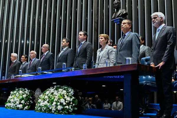 Plenário do Senado Federal durante sessão solene destinada à promulgação do Decreto Legislativo nº 14, de 2026, que aprova o texto do Acordo Provisório de Comércio entre o Mercado Comum do Sul (Mercosul) metrópoles