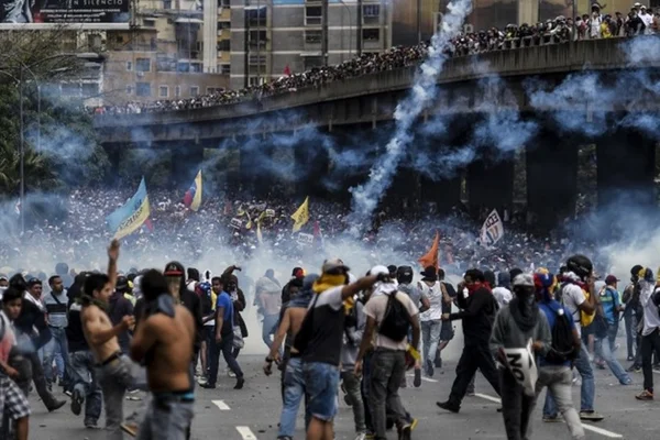 Venezuela registra nova morte durante protestos, diz prefeito