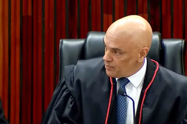 posse do ministro Alexandre de Moraes como presidente e o ministro Ricardo Lewandowski como vice-presidente do TSE