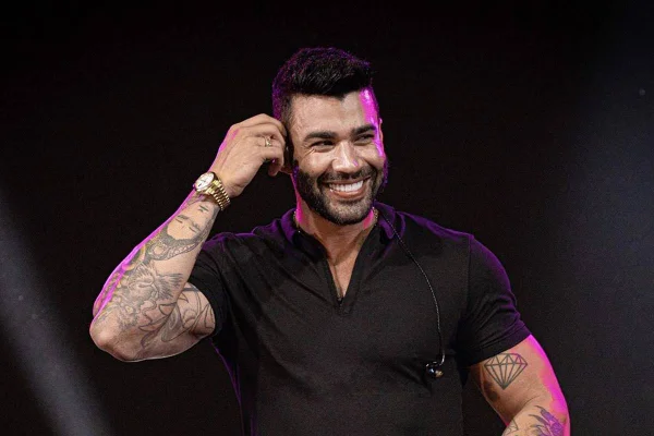 Gusttavo Lima sorrindo