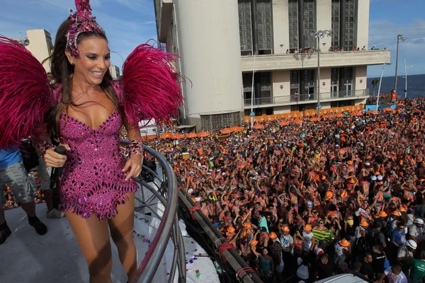 A brasiliense Tatá Canhedo, namorada de ACM Neto, prefeito de Salvador, dá dicas do que fazer na Bahia durante o Carnaval