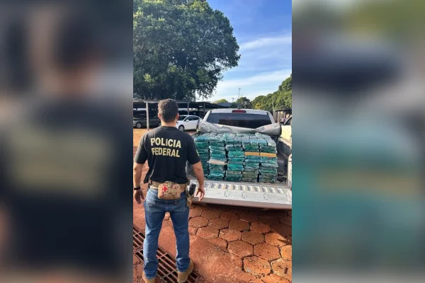 PF apreende 745 kg de cocaína em ônibus clandestino com 30 bolivianos