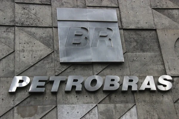 Petroleiros preparam greve contra “desmonte da Petrobras”