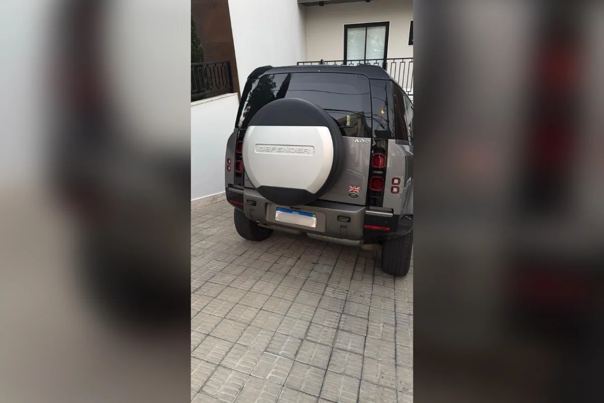 Os carros foram encontradas no endereço de um dos alvos Os carros foram encontradas no endereço de um dos alvos