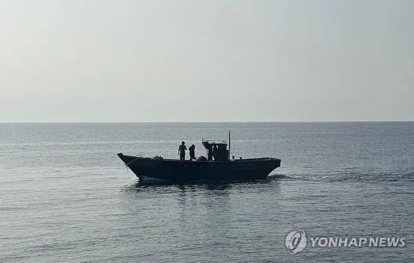 Imagem colorida mostra cidadãos da Coreia do Norte voltando para o país - Metrópoles