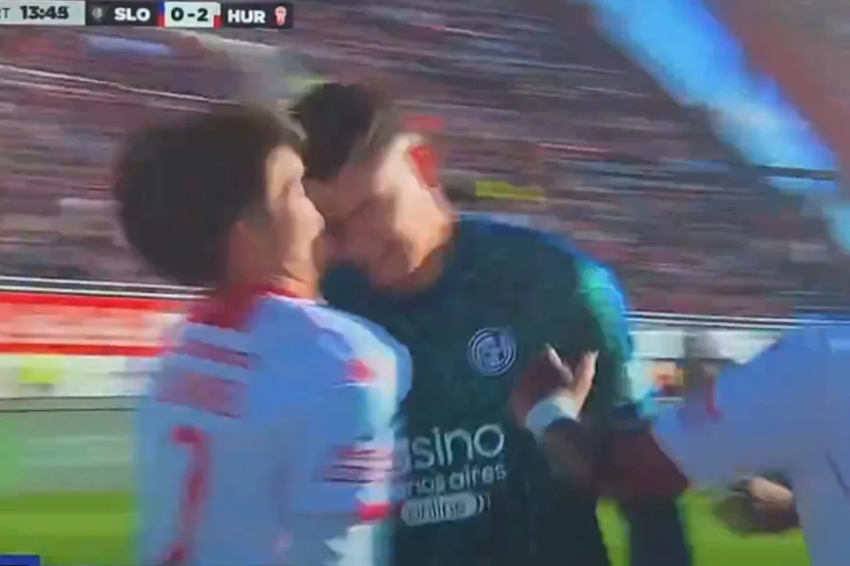 Herói do Paraguai na Copa, Gill é expulso por agressão após levar gol. Vídeo