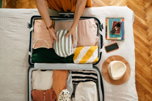 Arrumando mala de viagem