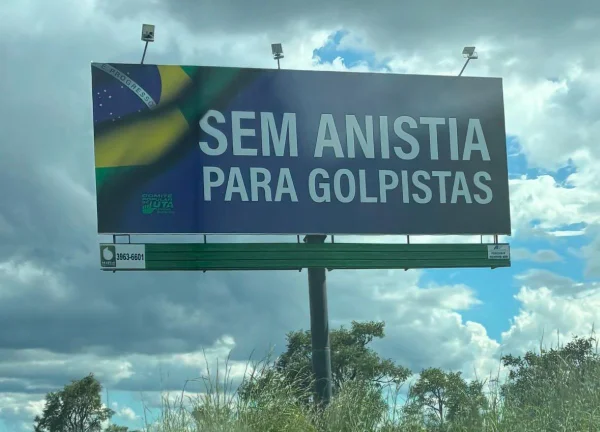Placa condomínio Bolsonaro