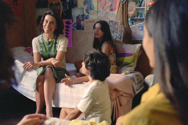 Imagem colorida do filme Ainda Estou Aqui, de Walter Salles - Metrópoles