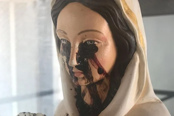 Imagem de Nossa Senhora da Rosa Mística “chora” sangue no Piauí
