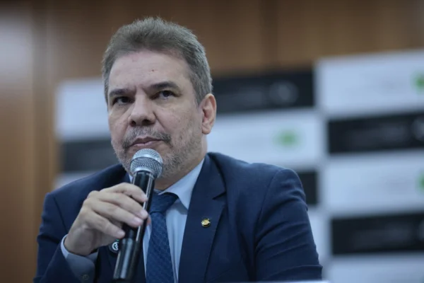 Após encontrar Mendonça, ministro da Justiça se reúne com chefe da PF