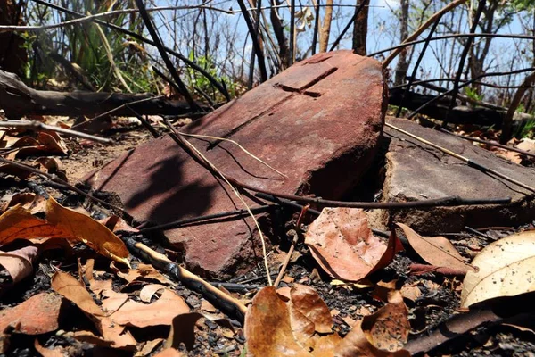 Foto colorida de cemitério dentro da comunidade Rio Preto - Metrópoles