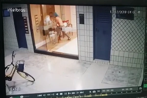 Vídeo: após árvore de Natal, prédio do DF tem Papai Noel furtado