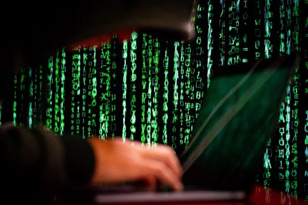 Hacker - Metrópoles