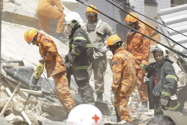Pedidos de socorro foram ouvidos nos escombros em Fortaleza