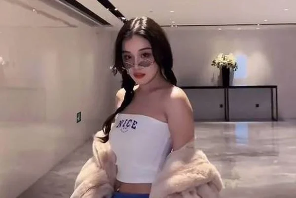 Influencer Luoxiaomaomaozi