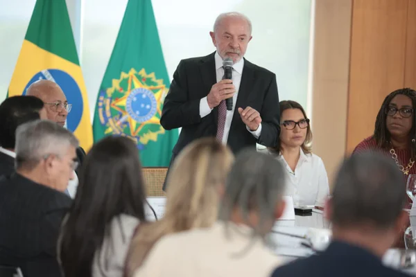 A evangélicos, Lula repete que não faz política em igreja: “Respeito a fé” - destaque galeria
