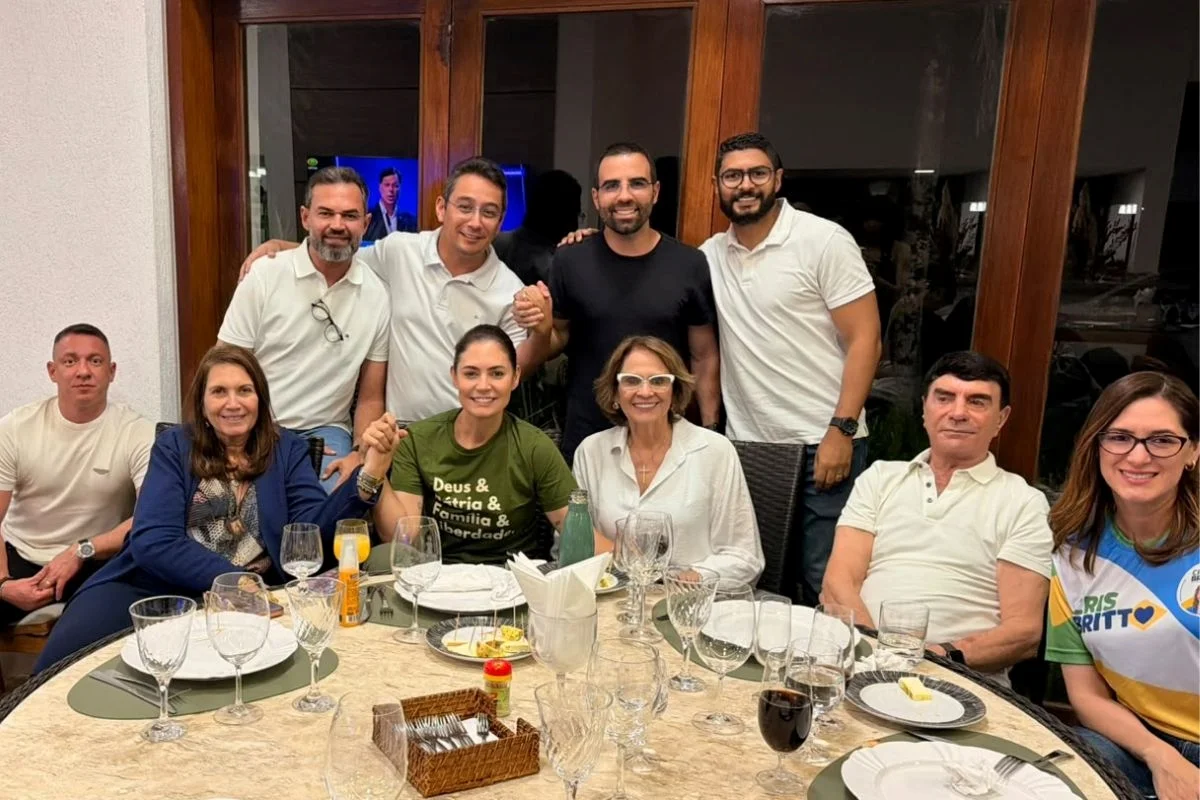Michelle, Bia e Damares assistem juntas debate em apoio a Celina Leão. Veja vídeo
