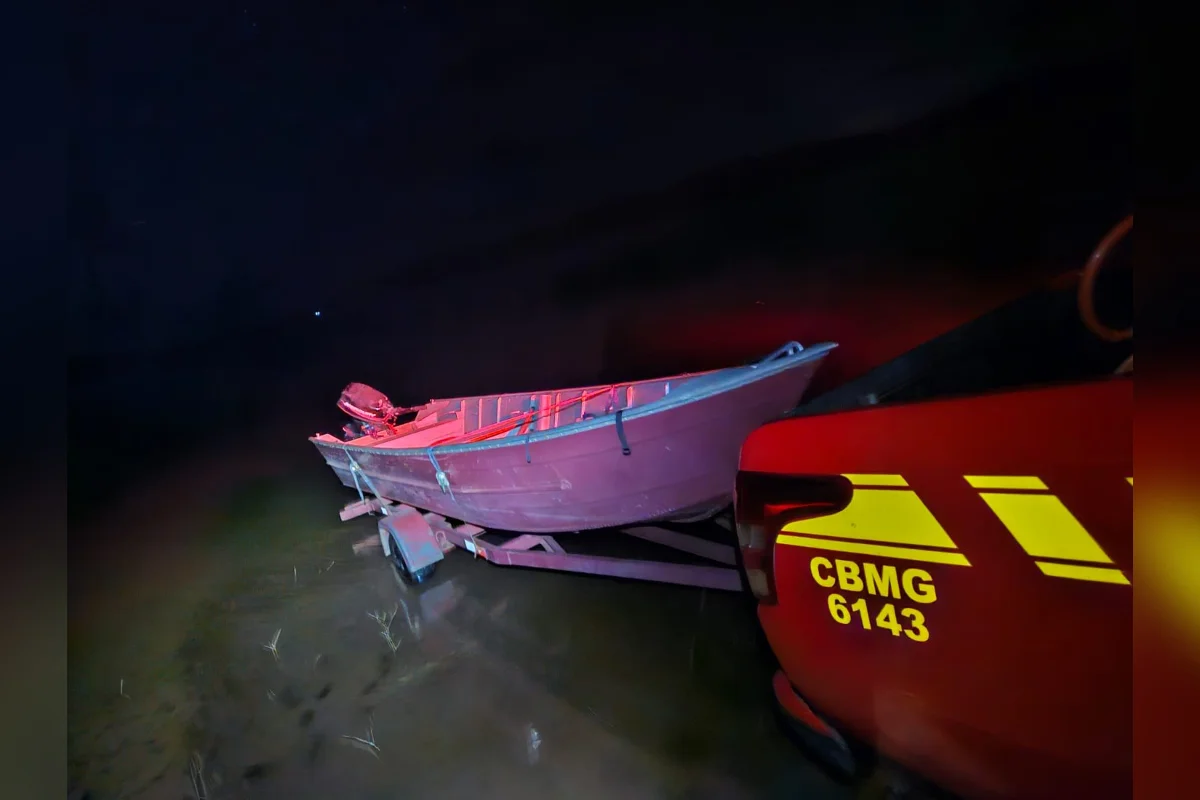 Moradores de Araguari foram encontrados de madrugada após perderem o barco durante acampamento Moradores de Araguari foram encontrados de madrugada após perderem o barco durante acampamento