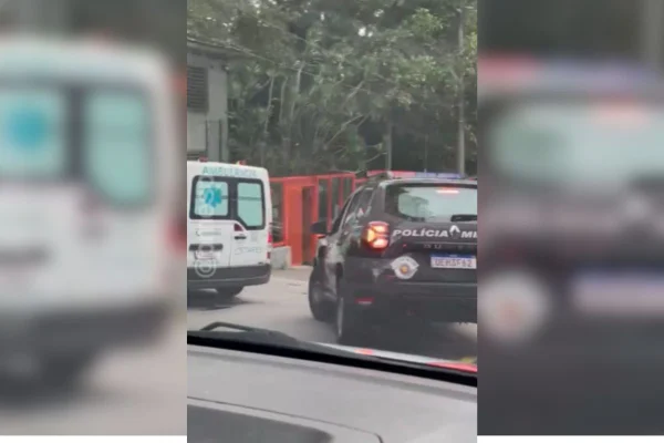 Homem transportava cerca de 125 cápsulas de cocaína no estômago e, segundo a PM, receberia R$ 15 mil para embarcar com a droga para a França - Metrópoles