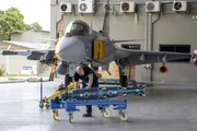 O modelo nacional do F-39 Gripen é desenvolvido pela Embraer em parceria com a Saab, da Suécia O modelo nacional do F-39 Gripen é desenvolvido pela Embraer em parceria com a Saab, da Suécia
