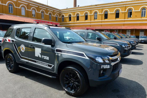 Imagem colorida mostra viatura da Rota, da Polícia Militar (PM), de São Paulo - Metrópoles