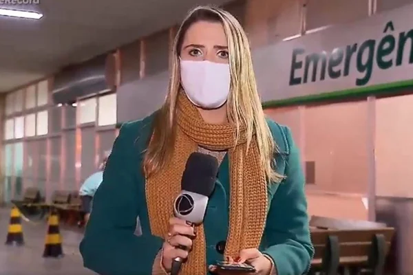 Luiza Baini de máscara