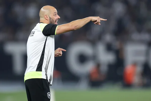 Botafogo x Internacional: Glorioso inicia trajetória com novo técnico