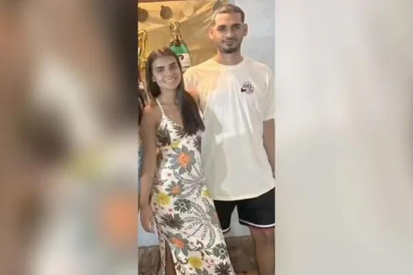 Filha mata pai com ajuda do namorado após briga por lote e cachorro