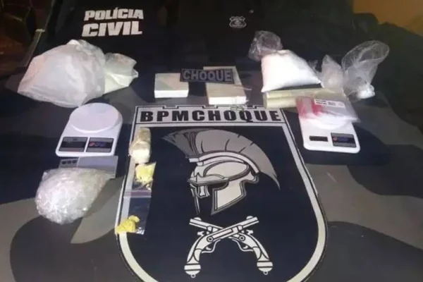 Suspeito de tráfico é preso com porções de crack e cocaína