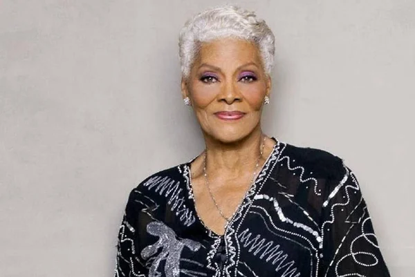 Contagem regressiva! Ingressos para o show lendário de Dionne Warwick em Brasília estão à venda