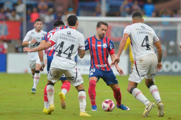 Bahia x Vitória se enfrentam em momentos distintos no Brasileirão - destaque galeria Bahia x Vitória se enfrentam em momentos distintos no Brasileirão - destaque galeria