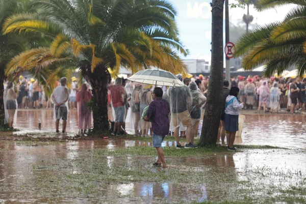 Chuva forte atinge a concentração do bloco de Alceu Valença no Parque Ibirapuera, durante o pré-Carnaval de São Paulo. Parque Ibirapuera, que recebeu os blocos de Ivete Sangalo e Alceu Valença, foi atingido por um temporal, provocando pontos de alagamentos - Metrópoles