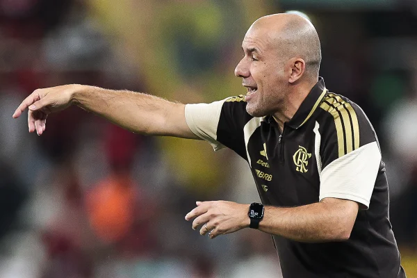Leonardo Jardim fala sobre defesa do Flamengo e exalta Léo Pereira