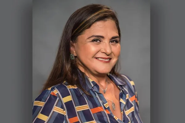 Foto colorida da atriz Elizângela do Amaral Vergueiro - Metrópoles