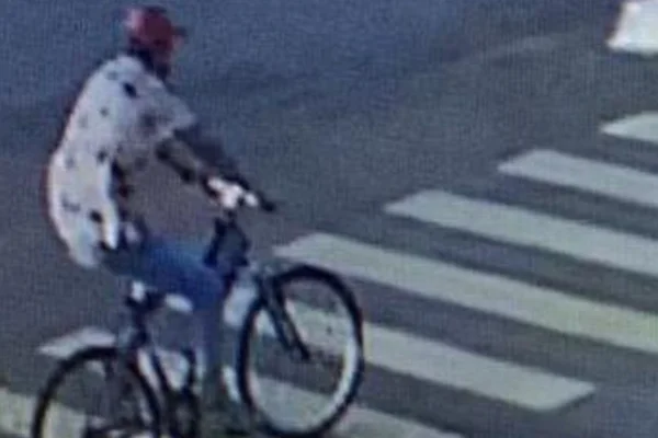 Imagens mostram suspeito de roubar pertences de ciclista morto no DF