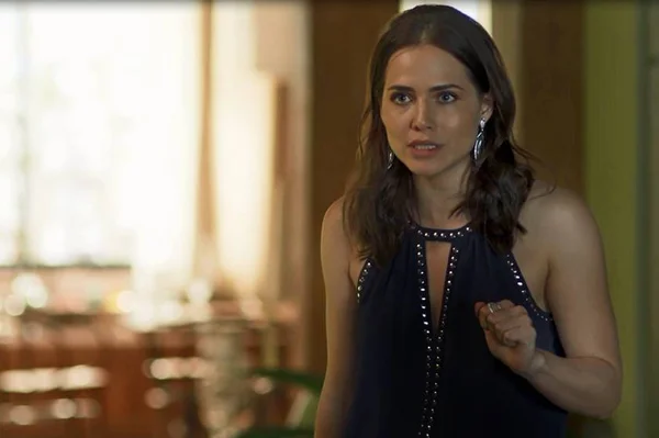 Segundo Sol: Rosa revela a Valentim que Karola era prostituta