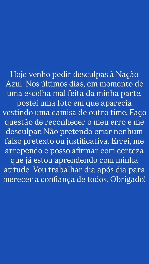 “Errei”, diz jogador do Cruzeiro após foto com a camisa do Flamengo - destaque galeria “Errei”, diz jogador do Cruzeiro após foto com a camisa do Flamengo - destaque galeria
