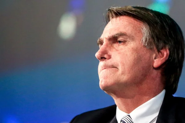 Governo Bolsonaro cede e admite criar dois novos ministérios