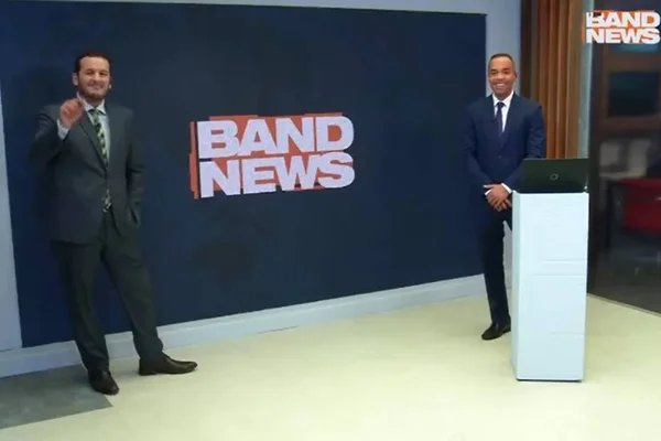 Jornalista faz convite sexual e assusta apresentador da Band