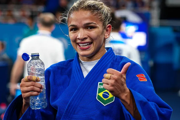 Larissa pimenta bronze