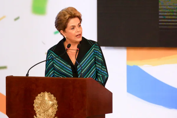 Dilma vai pessoalmente ao Senado para se defender em julgamento